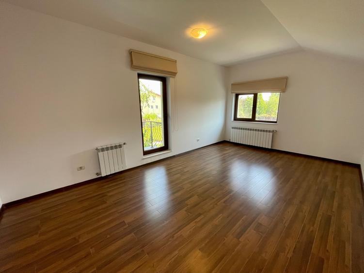 Vila cu Piscina in complex privat -Iancu Nicolae