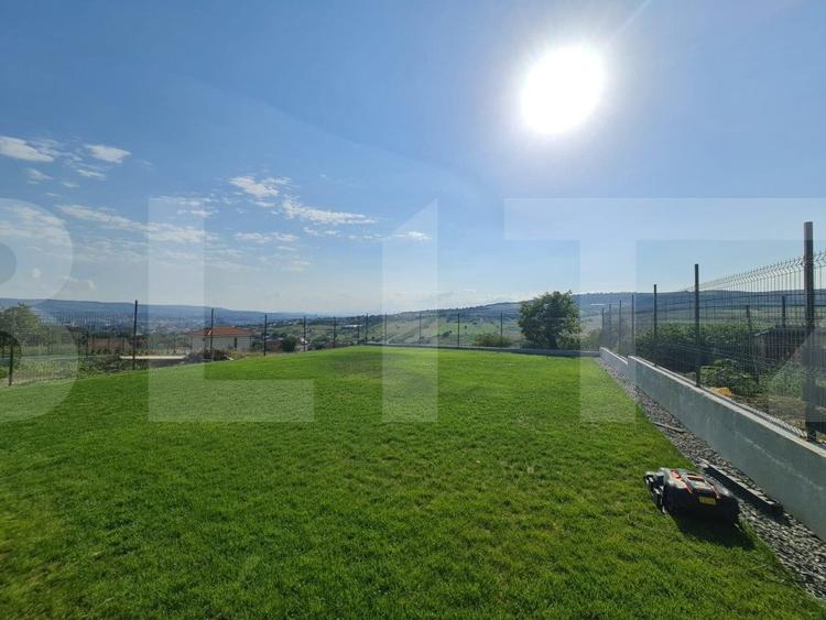 Casă cu 6 camere si piscina de vânzare în zona Iris