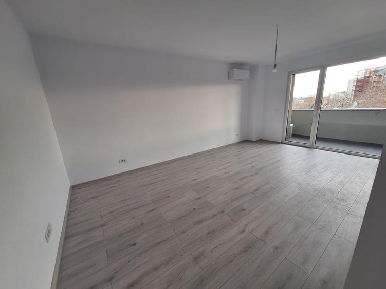 Proprietar, apartament bloc nou, termoizolatie 20 cm.
