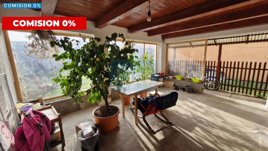 Casa Rogerius singur in curte, amenajata in doua apartamente