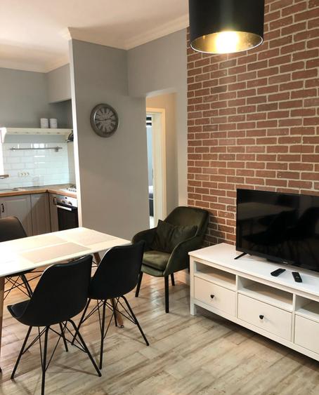 Vand apartament cu trei camere  bloc nou Aradului