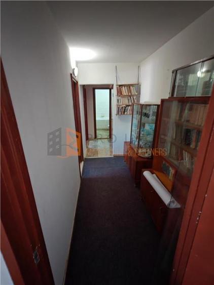 EXCLUSIVITATE! Apartament 3 camere cf 1 semidecomandat zona Micro 5