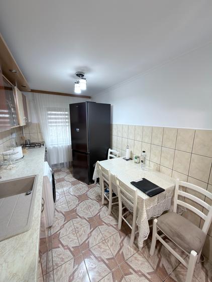 Apartament 3 camere la strada complet renovat