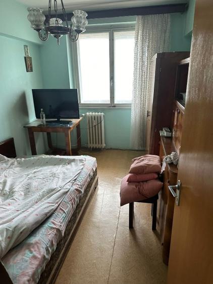 Proprietar  vand  Ap 3 camere Stradal  vis a vis de Facultatea de Constructi