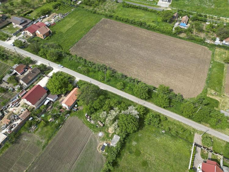Teren Intravilan de 3,090 mp în Cuvin