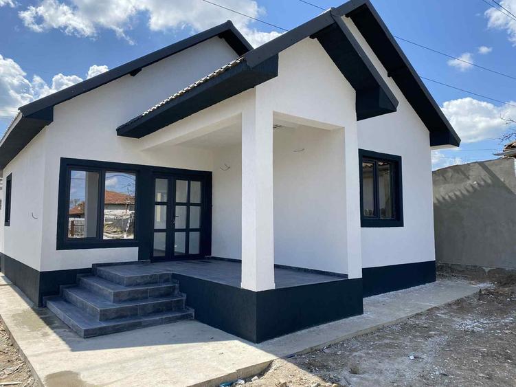 Agenție imobiliară vindem casă la sol cu patru camere în Năvodari