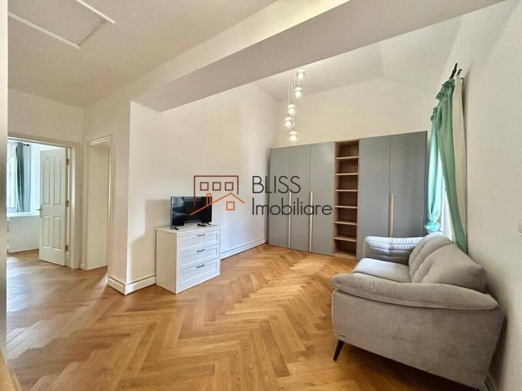 Vila duplex cu 3 dormitoare si curte privata