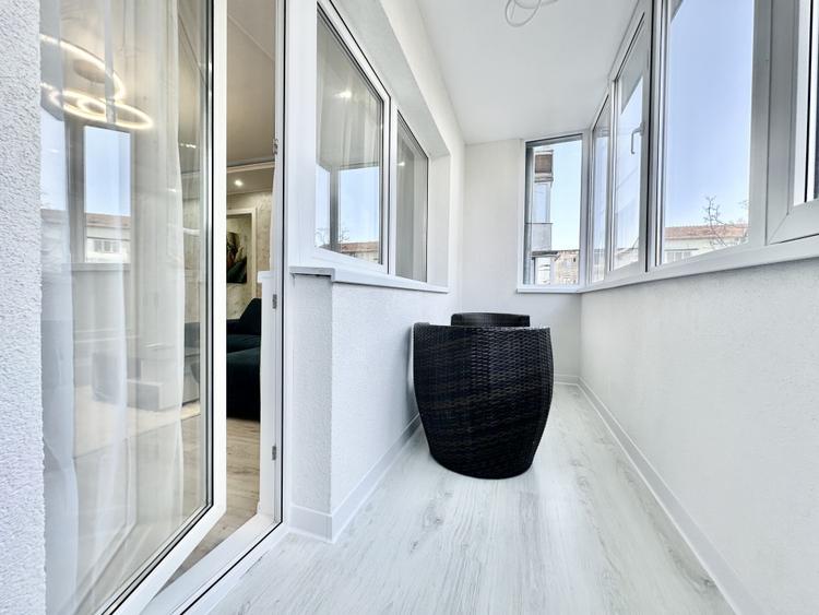 Apartament cu 3 camere - Etaj intermediar - Zona Shopping City