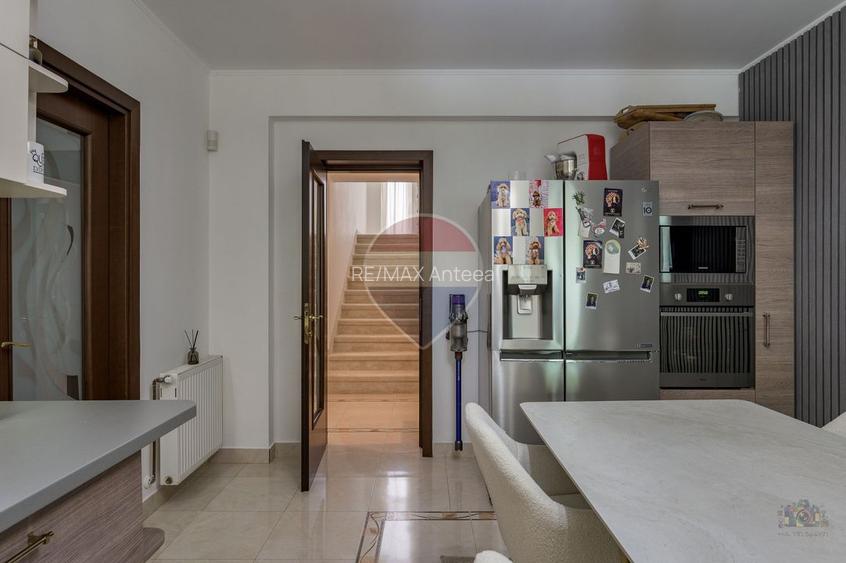 Vilă renovată P+1+M  | Foișor vitrat, grădină și jacuzzi - 38