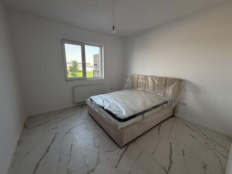 AP. 2 CAMERE- PARCARE, CURTE PROPRIE, CENTRALA, BUCATARIE INCHISA