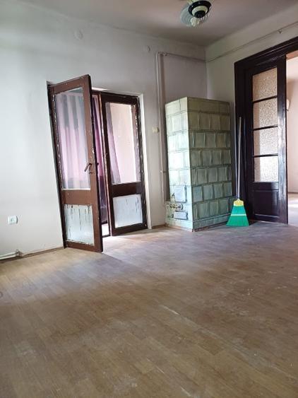 Semicentral, UMF Craiova , casa individuala + curte comuna