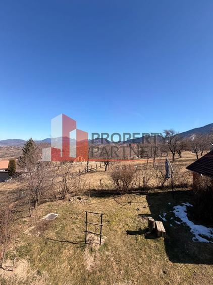 Casă tradițională cu 1800 mp teren în Sohodol, Bran | Priveliște superba
