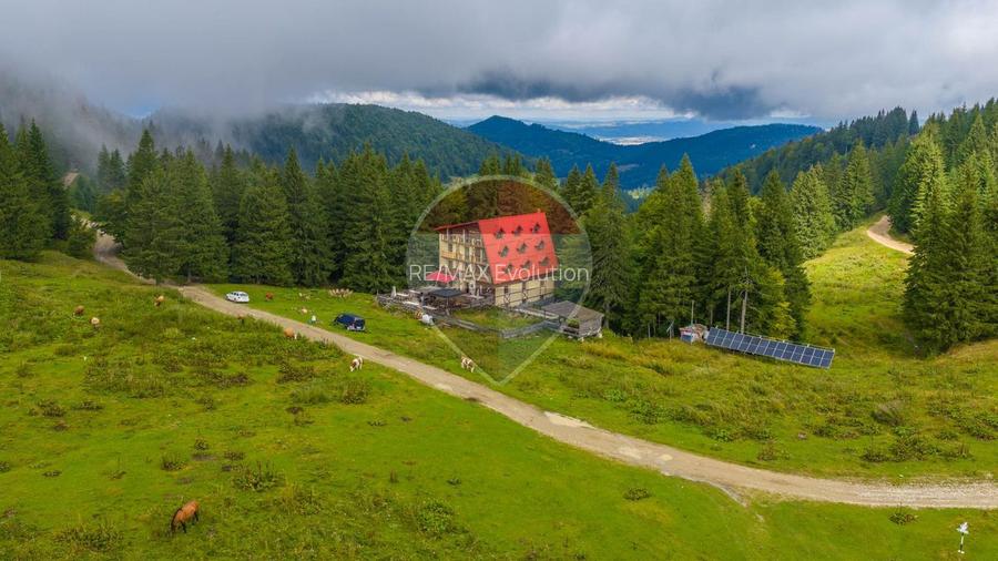 CABANĂ MONTANĂ | RÂȘNOV | 710 MP UTILI | TEREN 4.300 MP | - 4