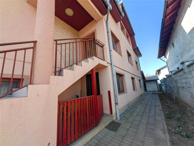 Casa mare cu etaj la principala in Fantanele - REDUCERE