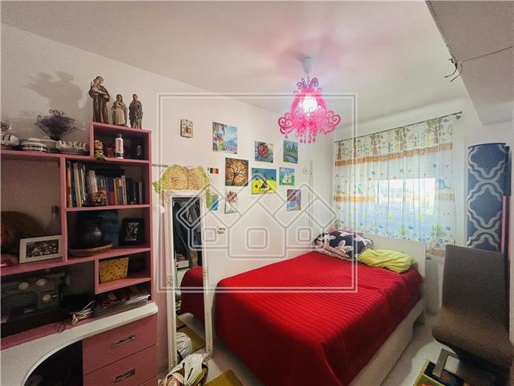 Ap mobilat modern -3 camere si balcon, zona Rahovei