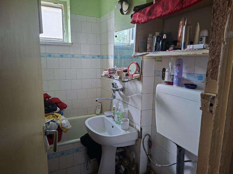 De vanzare apartament cu 3 camere in Dambu