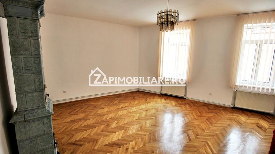 Casa 5 camere,3 băi,180 mp.teren 371 mp.Central