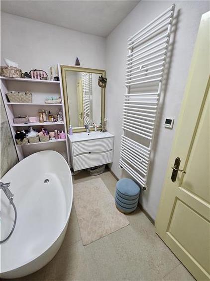 Apartament deosebit cu 3 camere str. Castelului