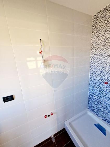 Casă / Vilă cu 8 camere de vânzare în zona Balaur - 39