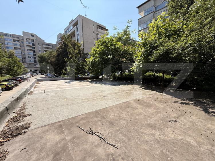 Garaj cu acoperiș circulabil, 17 mp, Calea București