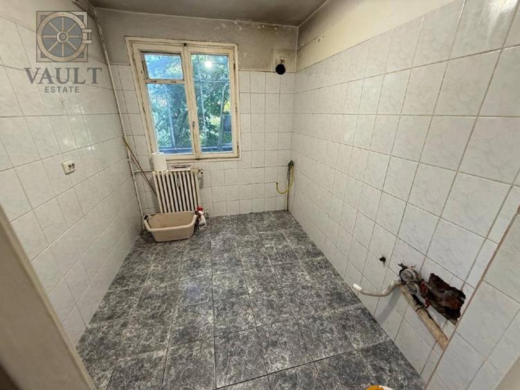 Apartament 4 camere -5 minute de mers pana la metrou Costin Giorgian