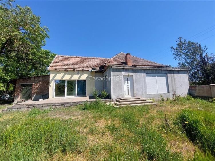 Casa spatioasa cu teren mare, pe colt, in Periam - 2