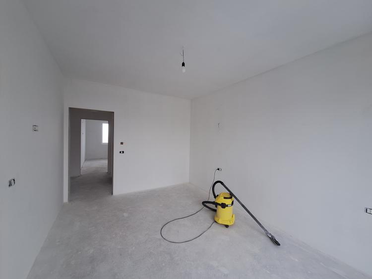 Duplex cu 5 camere, 3 bai - izolat fonic - Sacalaz
