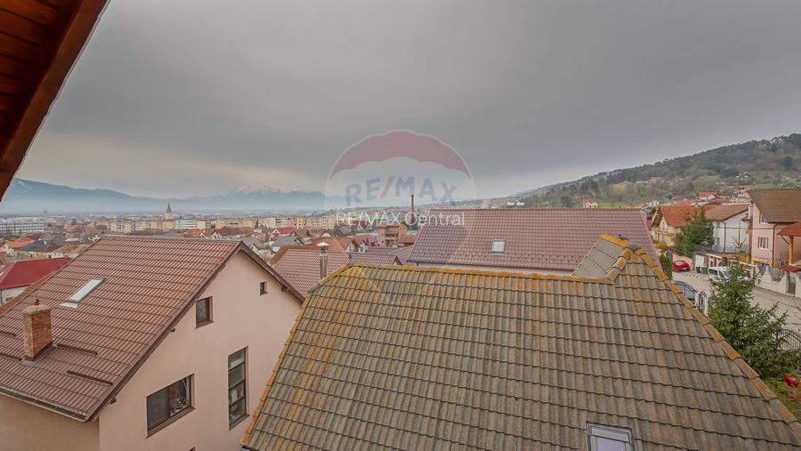 Casă cu garaj și panouri fotovoltaice – Codlea! - 36