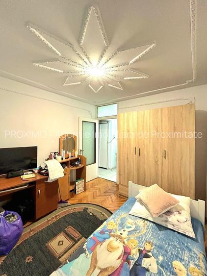 Apartament 3 camere, decomandat, centrală, zona Lipovei