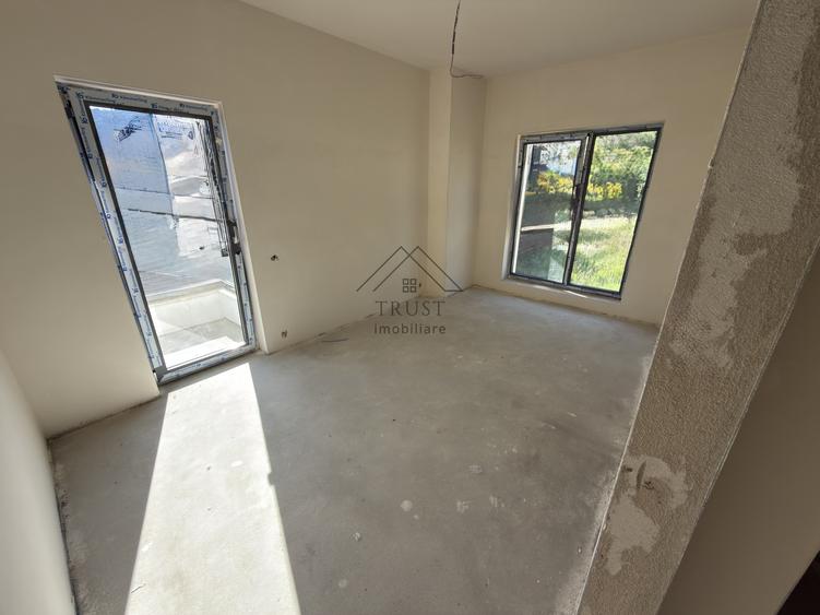 Duplex modern cu 3 dormitoare, pod circulabil și grădină amenajată în Florești