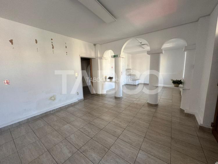 Spatiu comercial de inchiriat 3 camere 80 mpu curte Calea Dumbravii - 2