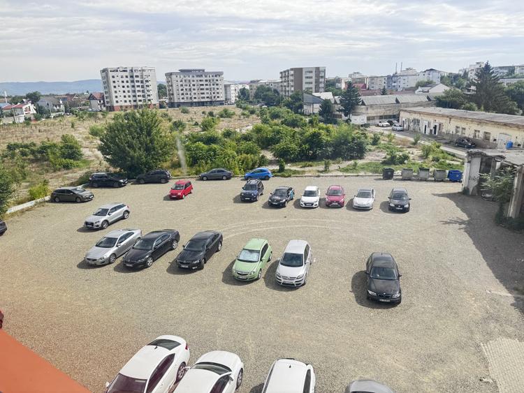 SPATIU COMERCIAL-30 avenue- 180 mp