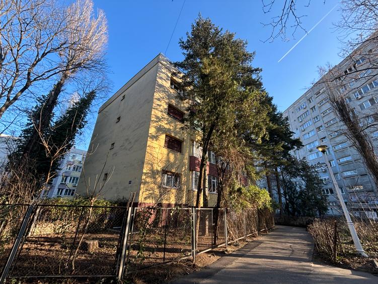 Vanzare apartament 4 camere
