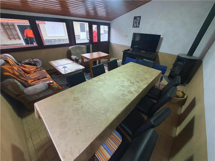 Casa saseasca pe un singur nivel, cu 2.021mp teren in Slimnic