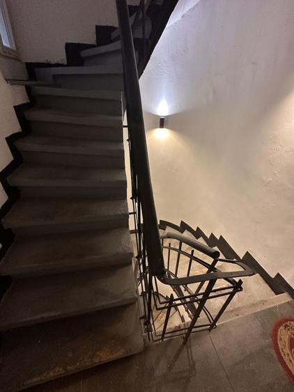 Apartament 2 camere - baie si bucatarie separate, singur pe etaj.