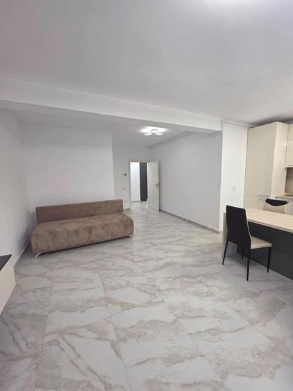 Apartament 2 camere, Tractoru, zona Coresi