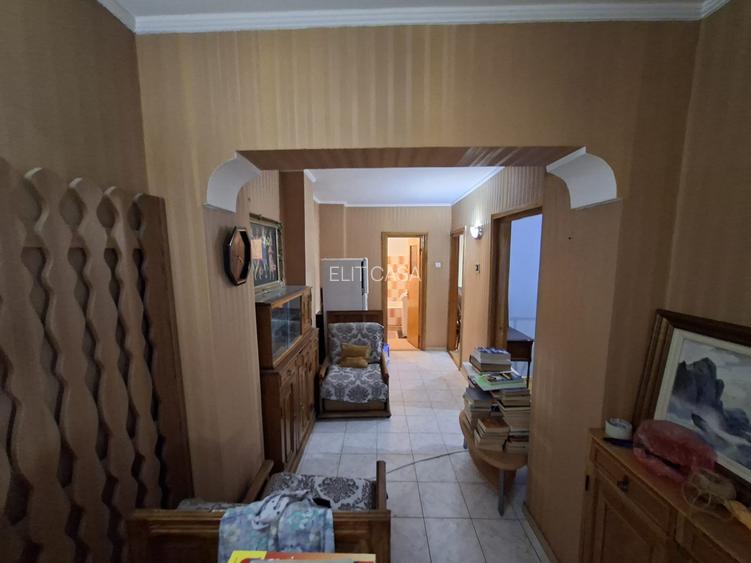 Apartament cu 3 camere decomandat, etajul  5/8, zona Garii - 8