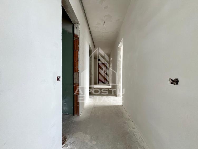 Penthouse cu 3 camere, 2 bai, terasa 104 mp, zona Torontalului