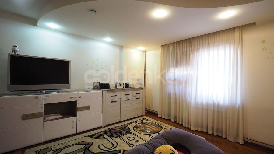 Vila cu 9 camere, 5 bai | D+P+1+M | 416mp teren