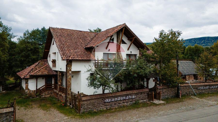 Hotel / Pensiune cu 4 camere de vânzare