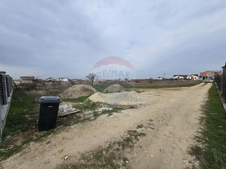 Teren de vanzare pentru casa 621mp plus drum Domnesti, str Diana