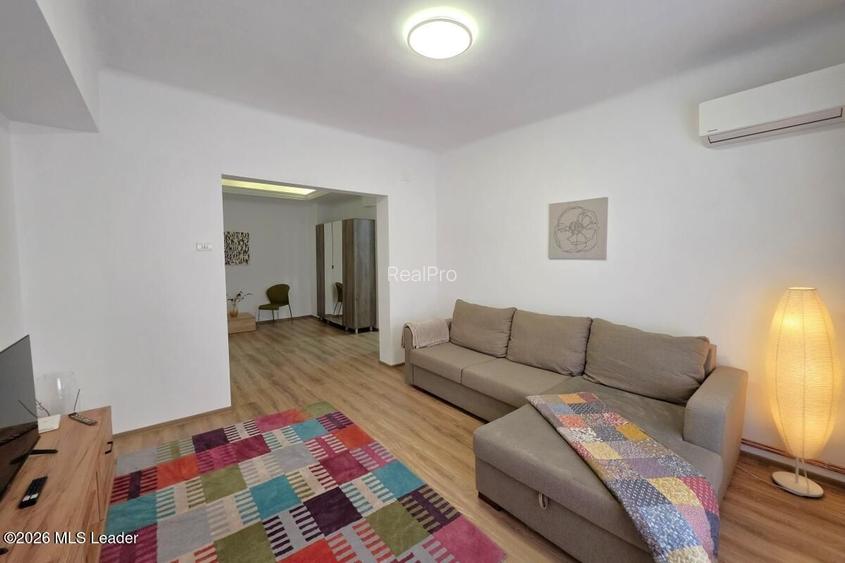 Piata Romana, 4 camere 138 MP total, Etaj 2/9, renovat - utilat, liber - 28