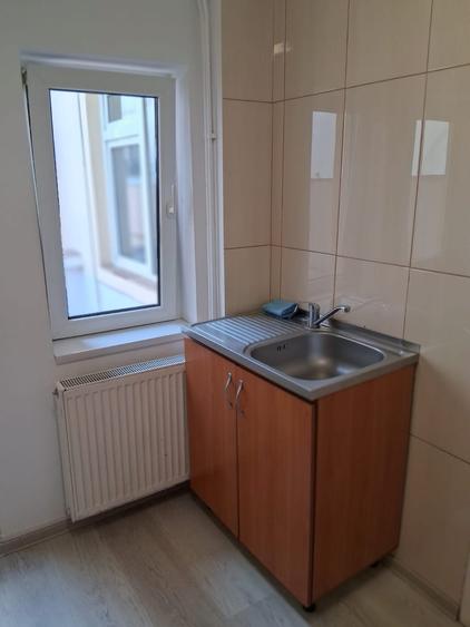 Tineretului metrou D+1+M NEMOBILATA , pretabila birouri/locuit