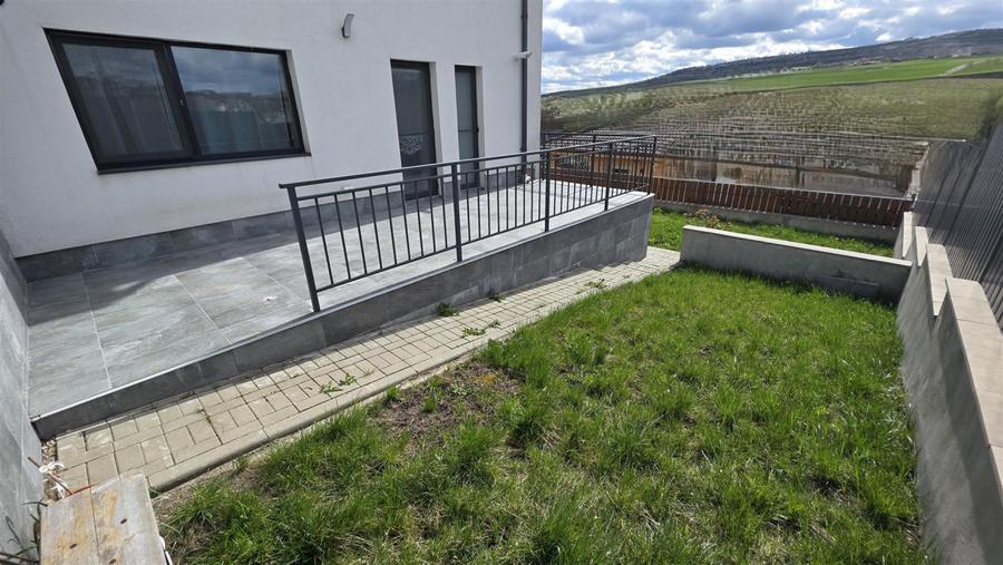 Casa 4 camere 117mpcurte 180mpterasabalconparcareIrisstr. Oasului