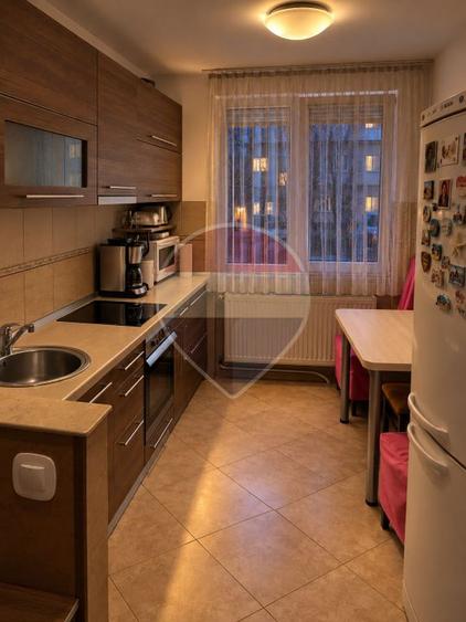 Apartament 3 camere parter zona Rogerius Aluminei