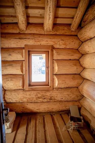 Casa din lemn rotund (Izvoru Muresului, str. Garii)