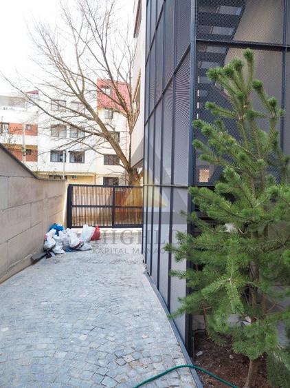 Apartament cu 4 camere decomandat în Dorobanți