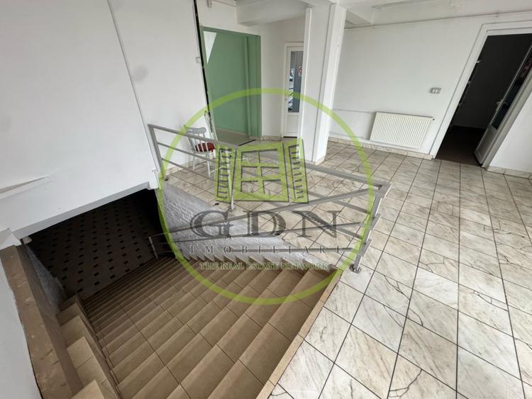 Spatiu comercial, 233mp, D+P, 6 incaperi, cartier Brazda, zona Amaradia