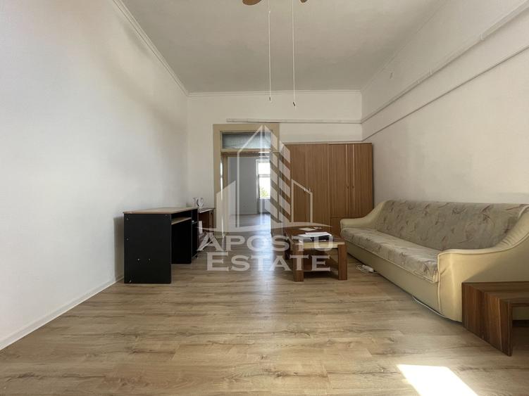 Apartament spatios patru camere Colegiul Banatean