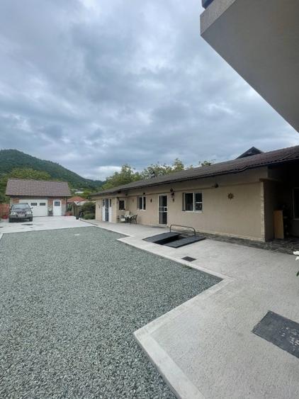 Duplex de vanzare, 2 unități, 8 camere, 300 mp, zona centrala